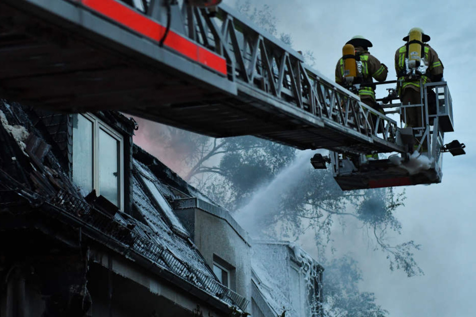 Das Feuer war vermutlich im Erdgeschoss ausgebrochen. (Symbolbild)