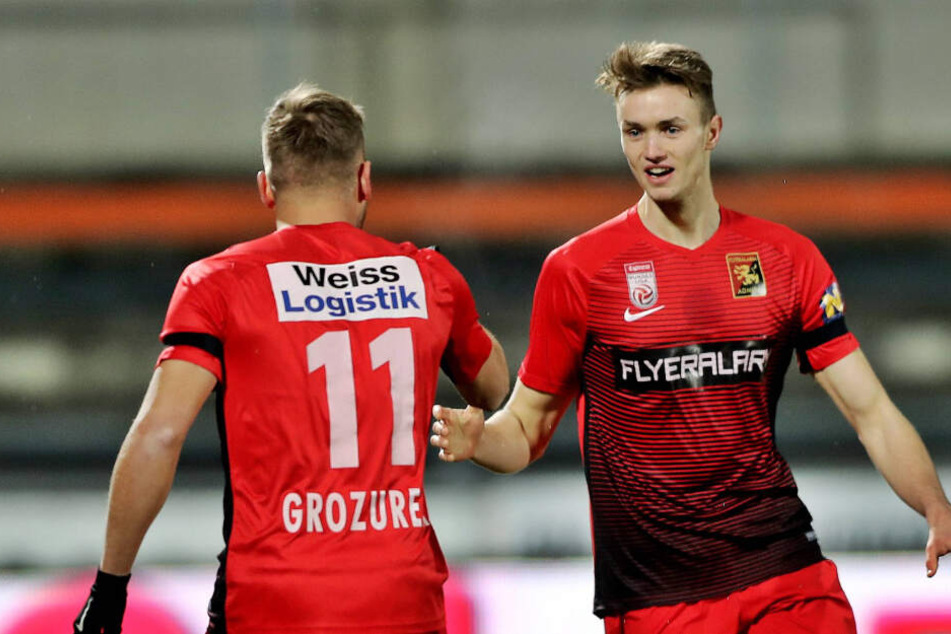 Stürmer Sasa Kalajdzic (rechts im Bild) wechselt wohl vom österreichischen Erstligisten FC Admira Wacker Mödling zum VfB Stuttgart.
