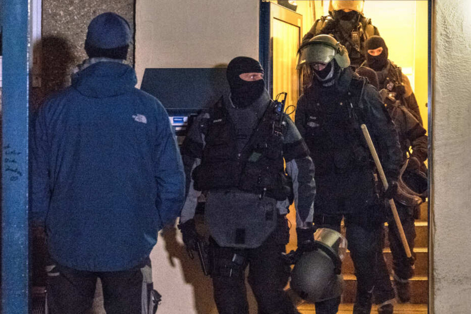 In Stuttgart wurden vier Wohnungen von der Polizei durchsucht. (Symbolbild)