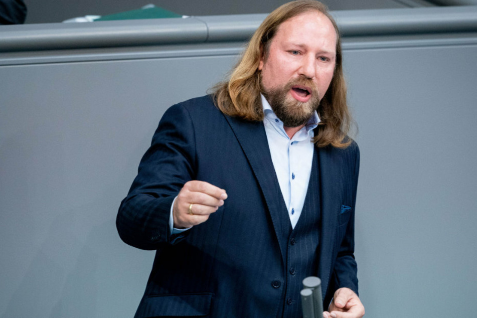 Anton Hofreiter, Fraktionsvorsitzender von Bündnis 90/Die Grünen, spricht während der 167. Sitzung des deutschen Bundestages zu den Abgeordneten.