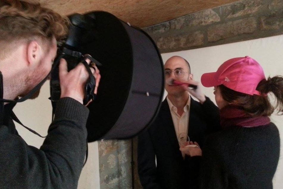 Das mehrstufige Projekt umfasst die Vorbesprechung, das Fotoshooting und das gemeinsame Ausarbeiten des Lebenslaufs.