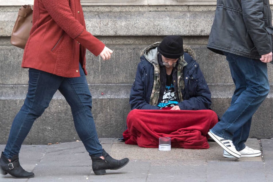 Seit dem 18. Februar 2019 bietet die Stadt Leipzig einen Hilfebus für Obdachlose an. Doch die Nummer, mit der man die Mitarbeiter erreichen können soll, funktionierte nicht. (Symbolbild)