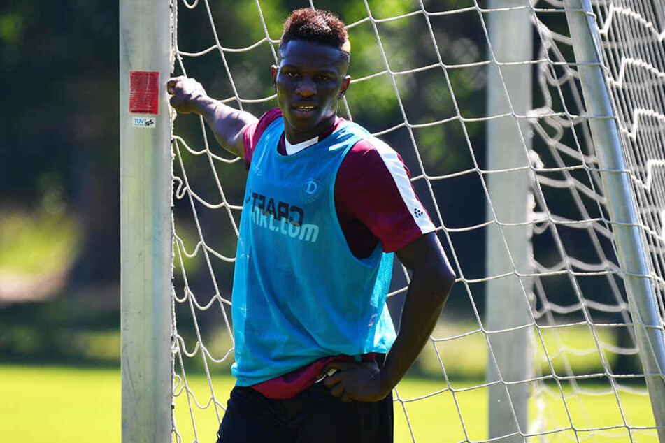 Moussa Koné ist wieder in Dresden und schwitzt mit den Kollegen.