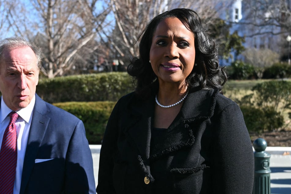 The Supreme Court appears likely to allow a Lisa Cook to remain in her position as a Federal Reserve governor.