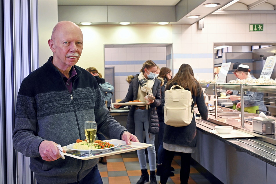 Andreas Müller (64), Leiter der Fakultät Rechen- und Informationszentrum, isst seit 1985 gerne in der Mensa.