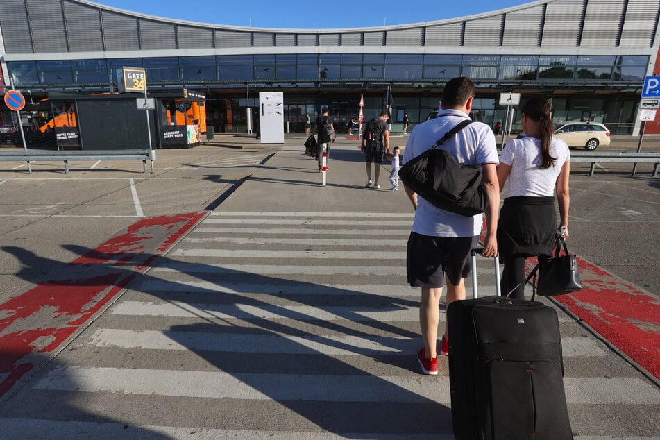 Am Flughafen erwischt: Eltern wollen mit schulpflichtigen Kindern in Urlaub