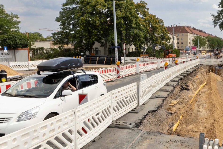 Die Großenhainer Straße bleibt noch länger eine nervige Großbaustelle - sie wird grundhaft saniert.