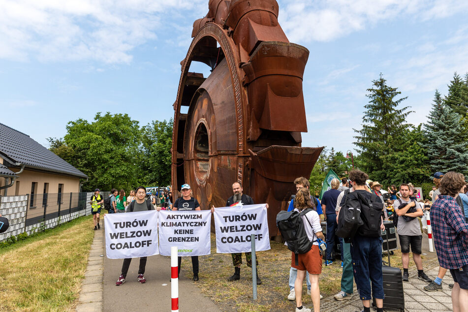 Anti-Kohle-Demo in der Lausitz: Klima-Schützer gehen für Ausstieg auf die Straße