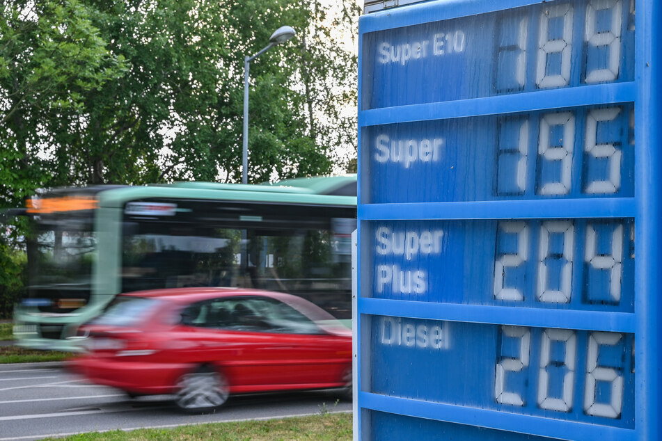 In Köln: Extreme Unterschiede bei Spritpreisen an Tankstellen, ADAC mit Sparfuchs-Tipp