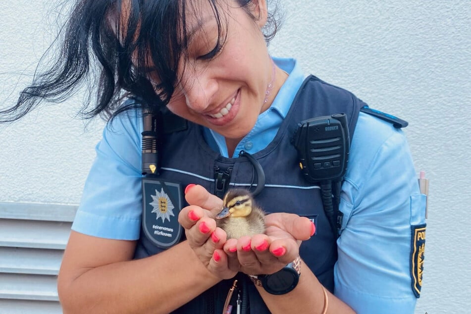 Die Polizeibeamten waren mehr als zufrieden über die geglückte Befreiungsaktion.
