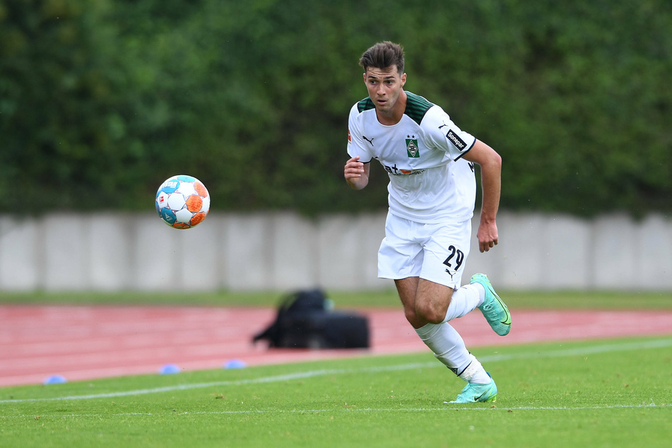 Joe Scally (18) kam im Januar aus New York an den Niederrhein. Die aktuelle Saisonvorbereitung ist seine erste bei der Borussia.