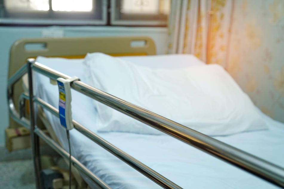 Strafgefangene nach Kaiserschnitt gefesselt und von Baby getrennt