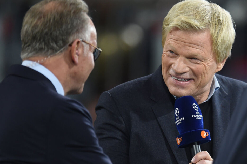 Oliver Kahn (r.) ist beim FC Bayern, für den er zwischen den Pfosten stand, eine absolute Vereinslegende.