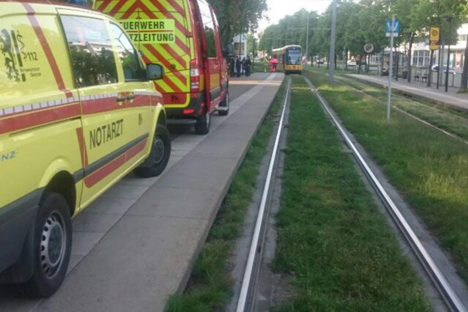 Am Carolaplatz wurde ein Fußgänger von der Straßenbahn überrollt.
