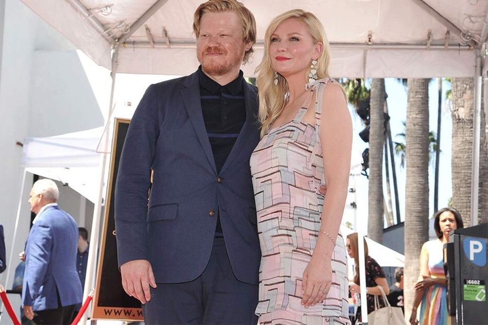 Spendet hoffentlich etwas Trost: Kirsten Dunst und ihr Verlobter Jesse Plemons enthüllten kürzlich die Sternenplakette für die Aktrice auf dem "Walk of Fame".