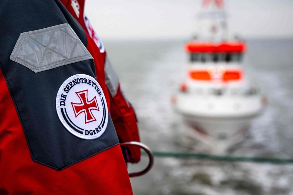 Die Seenotretter bargen die Kajaks und schauten, ob sich eine weitere Notlage anbahnte. (Symbolfoto)