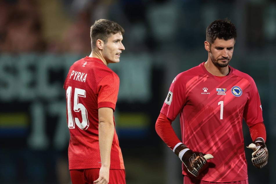 Während Nikola Vasilj (r) mit Bosnien-Herzogewina einen Rückschlag in der WM-Quali erlitt, feierte Arkadiusz Pyrka sein Debüt für Polen A-Nationalmannschaft.