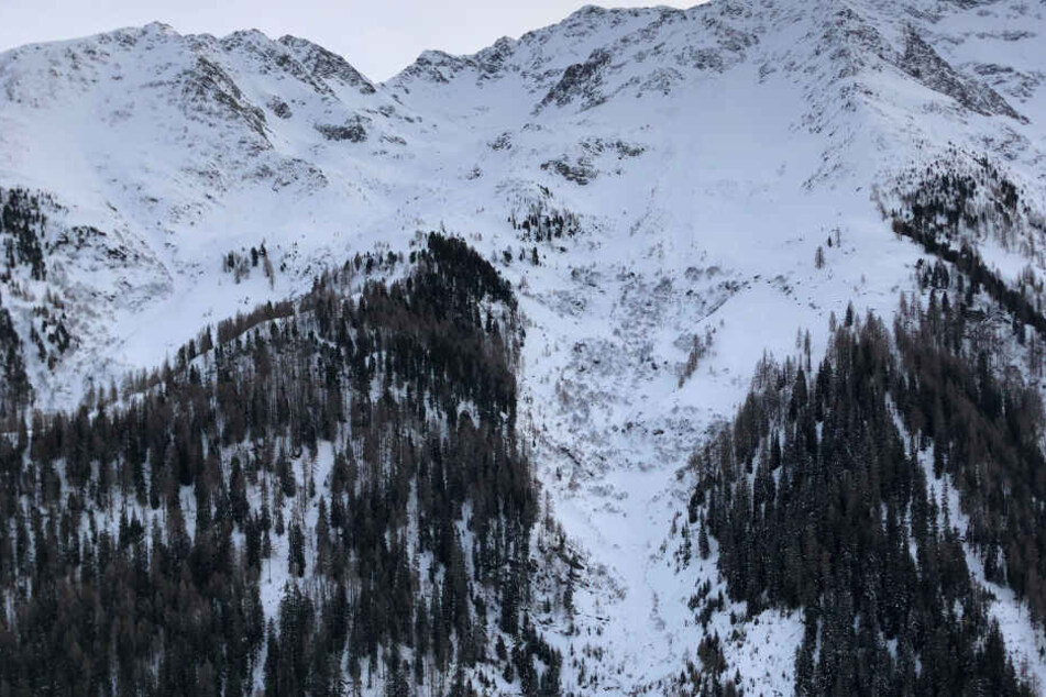 Ein Mann starb bei dem Lawinenabgang in St. Anton am Arlberg.