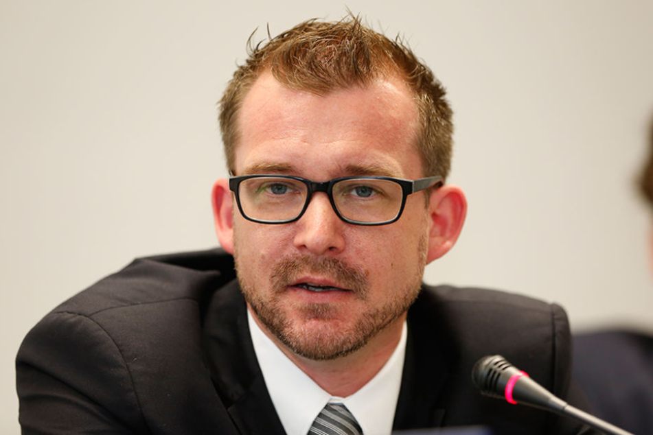 Baubürgermeister Raoul Schmidt-Lamontain (40) hält die mögliche
Brückensperrung für eine „spannende Idee“.