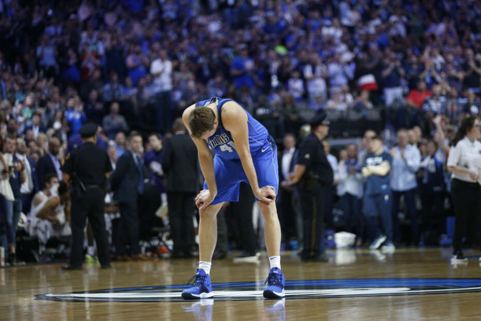 Überwältigt von seinen Emotionen: Dirk Nowitzki bei seinem letztem Heimspiel für die Dallas Mavericks.