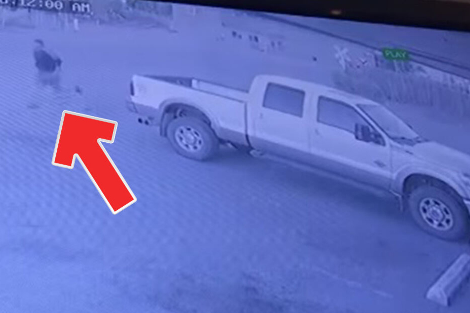 Der beklaute Dieb versuchte noch, seinem gestohlenen Wagen hinterherzurennen.