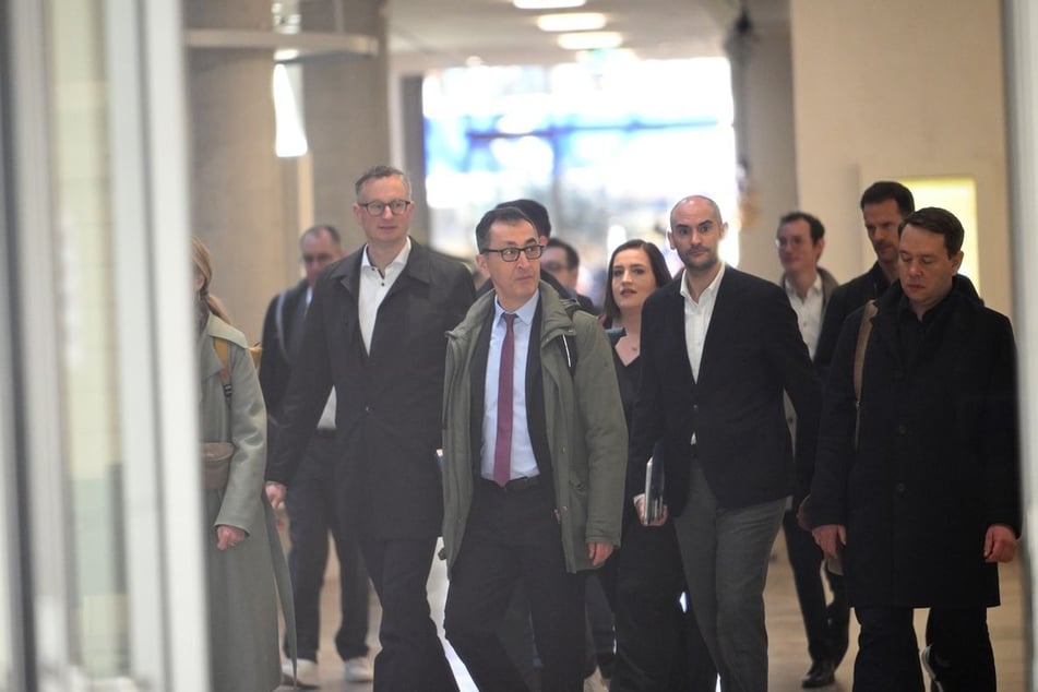 Andreas Schwarz (61, Grüne, v.l.), Cem Özdemir (60, Grüne), Lena Schwelling (34, Grüne), Danyal Bayaz (43, Grüne) und Oliver Hildenbrand (38, Grüne) am Dienstagvormittag.