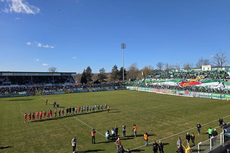 Anpfiff in Leutzsch.