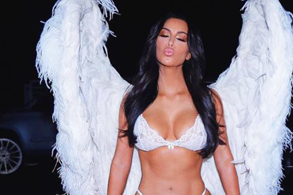 Sexy Engel: Kim Kardashian zu Halloween mehr nackt als verkleidet
