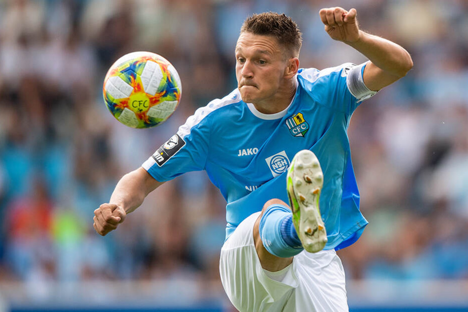 Ein Bild, dass es so nicht mehr geben wird. Stürmer Daniel Frahn im himmelblauen CFC-Trikot.