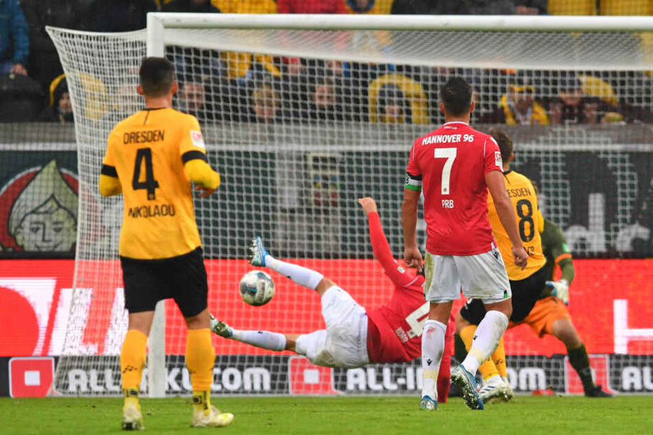 Hier trifft Julian Korb zum 1:0 für Hannover 96.