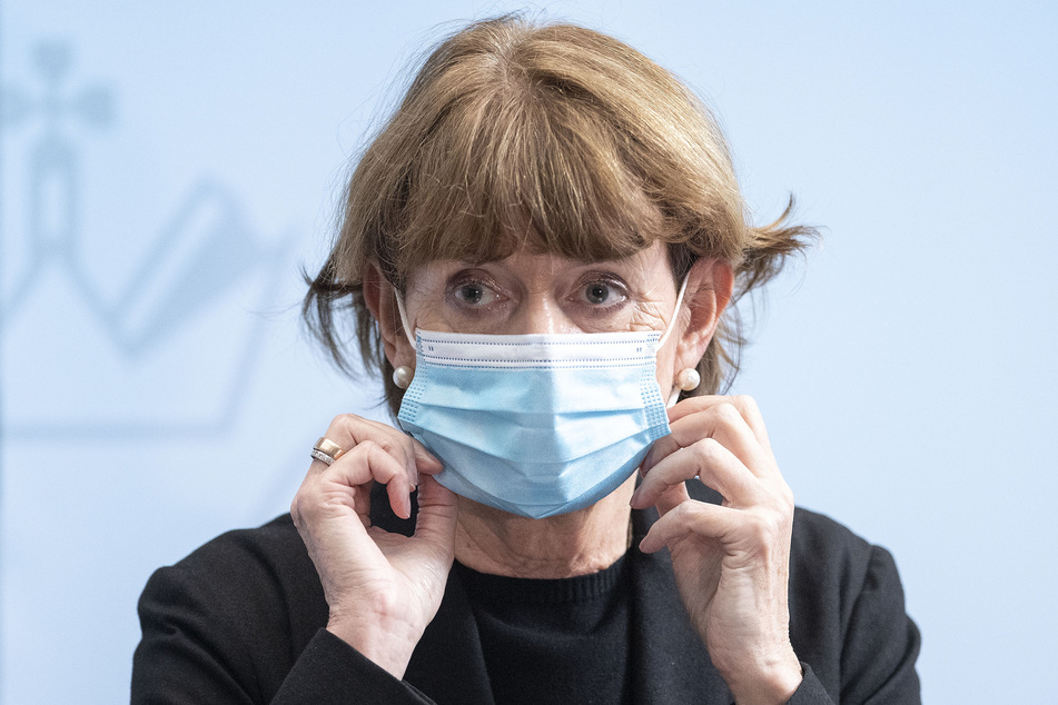 Die Kölner Oberbürgermeisterin Henriette Reker (64, parteilos) zieht nach dem Impfstart eine erste Bilanz.