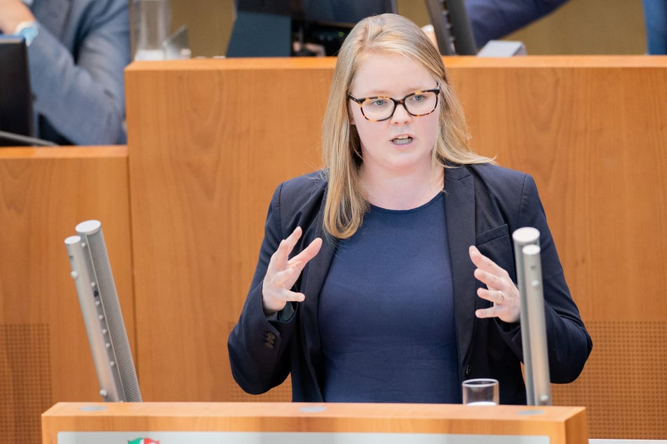 SPD-Fraktionsvize Lisa Kapteinat (36) fordert die Entlassung der Grünen-Politikerin.