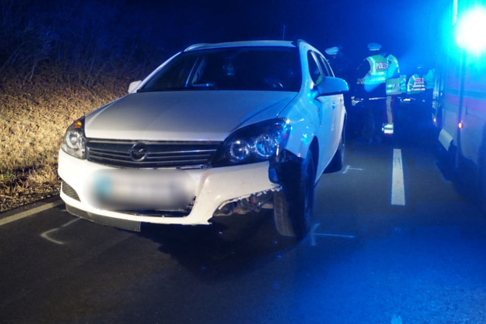 Die 73-Jährige wurde nach dem ersten Crash auf die andere Straßenseite geschleudert, wo sie dieser Opel erfasste.