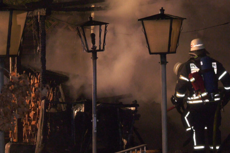 Bei dem Brand entstand hoher Sachschaden, verletzt wurde niemand.