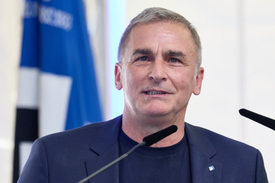 HSV-Sportvorstand Stefan Kuntz (62) will möglichst am Freitag schon Vollzug vermelden können.