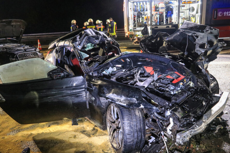 Der 22-Jährige wurde in dem Wrack seines Sportwagens eingeklemmt.