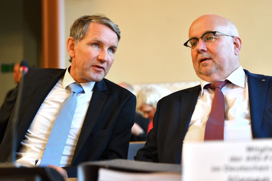 Björn Höcke, Parteichef der AfD Thüringen, kam mit dem AfD-Bundestagsabgeordneten Jürgen Pohl nach Weimar.