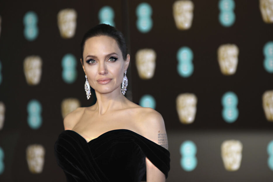 Angelina Jolie (43).