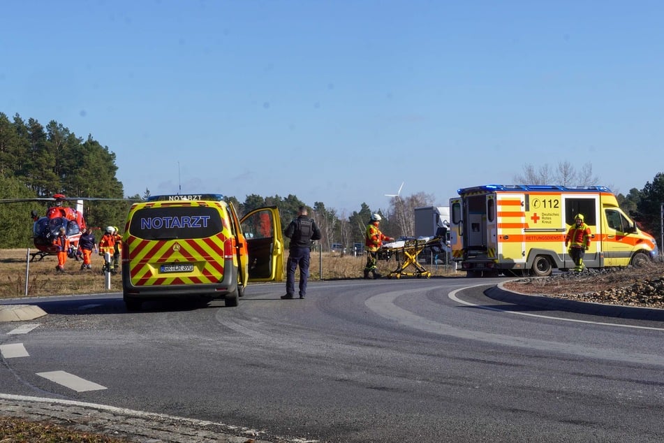 Rettungskräfte versorgten den schwer verletzten Mann.