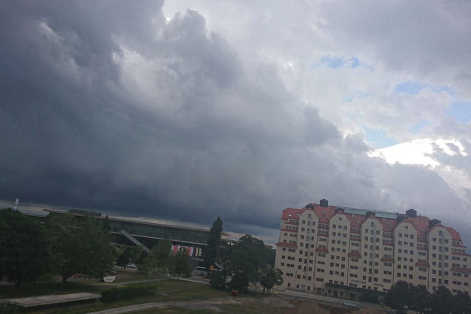 Auch in Dresden zieht sich der Himmel zu.