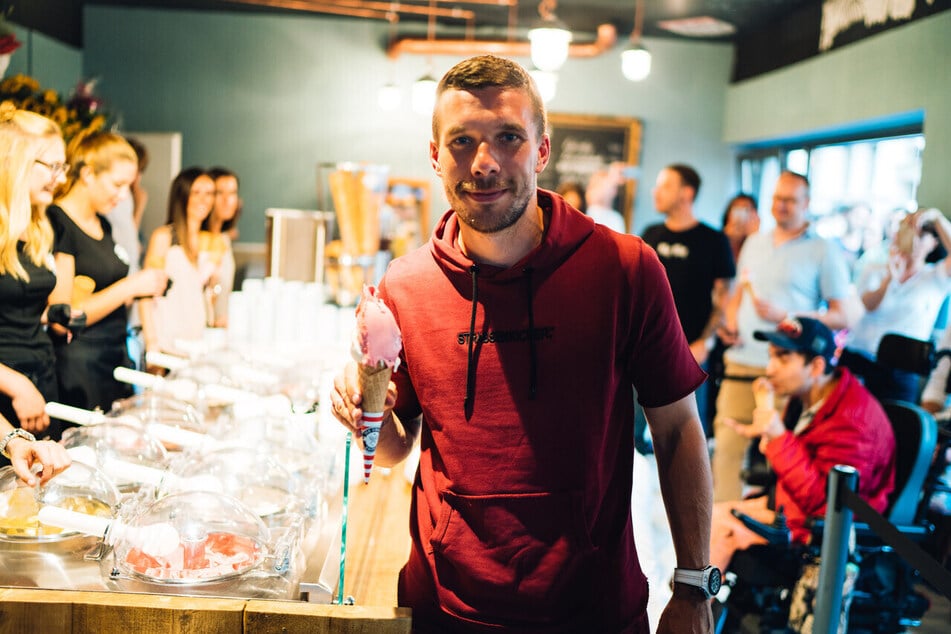 Lukas Podolski eröffnete 2017 seine erste Eisdiele in Köln.