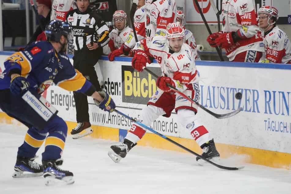 Philipp Kuhnekath (28, M.) traf zum zwischenzeitlichen 2:0 für die Eispiraten.