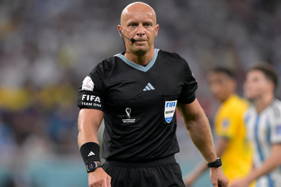 Er ist der Entscheidungsträger: Referee Szymon Marciniak wird das WM-Endspiel leiten.