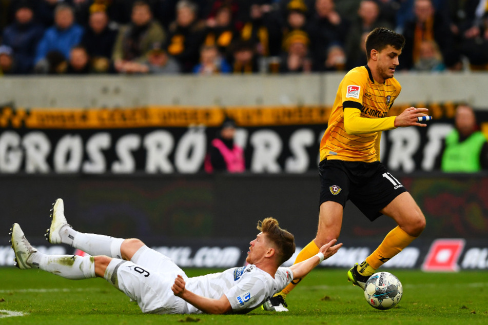 Arminia Bielefeld, Holstein Kiel, SV Sandhausen, VfL Osnabrück - in der Hinrunde holte Dynamo gegen diese vier Kontrahenten nur einen von zwölf möglichen Zählern. Den gab's beim 1:1 daheim gegen den SVS. Für Dresden traf damals Alexander Jeremejeff (r.), der hier an Denis Linsmayer vorbeizieht.