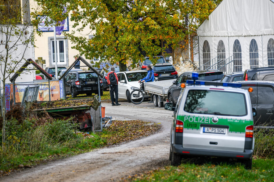Polizeieinsatz an einem Hotel in Wemding, in dem sich "Reichsbürger" zu einem überregionalen Vernetzungstreffen im November letzten Jahres versammelten.