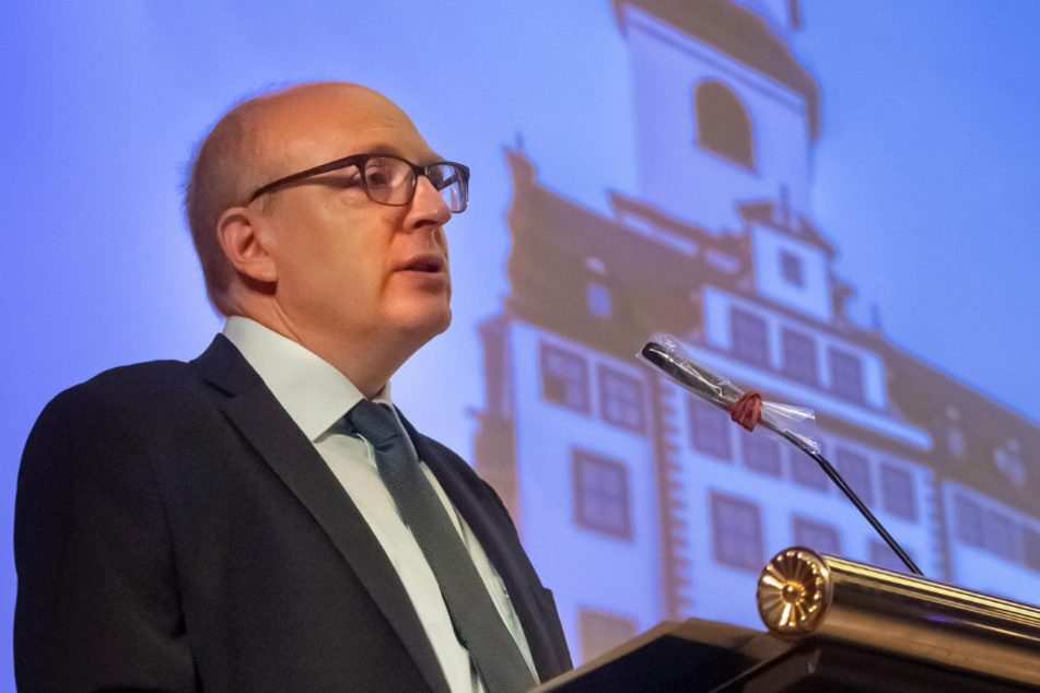 Bürgermeister Sven Schulze (48, SPD) hieß die städtischen Azubis am Dienstag willkommen.