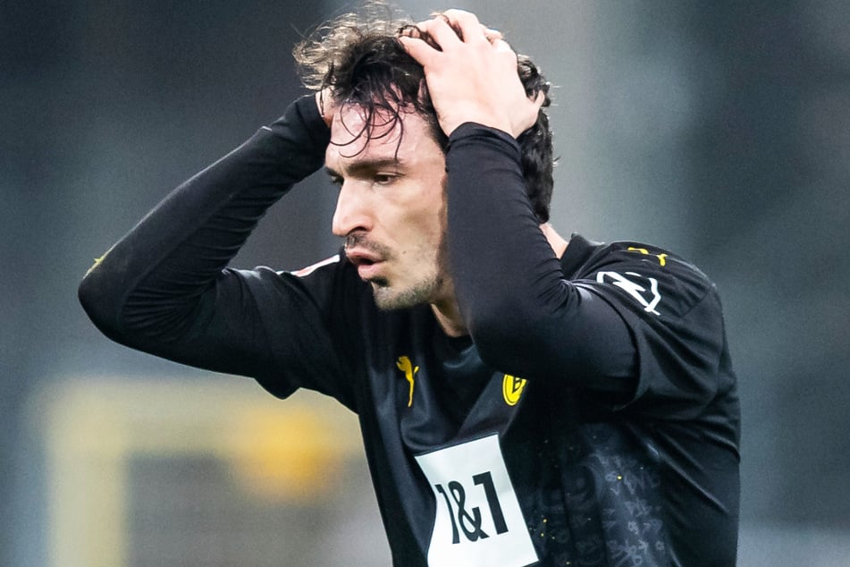 Zum Haare raufen! Mats Hummels (32) spricht die Probleme seines Teams auch öffentlich immer wieder an, doch bislang ändert sich nichts.