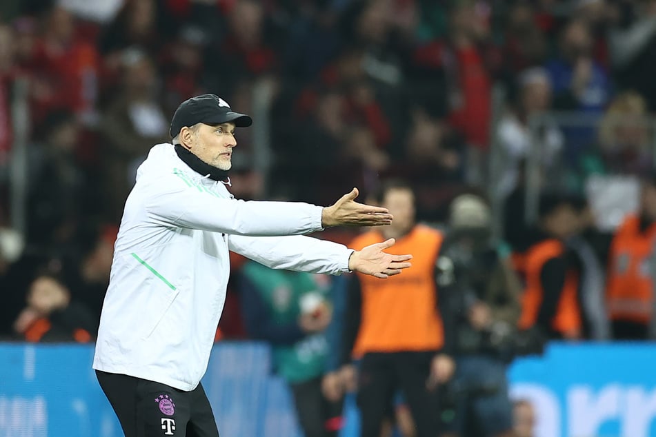 Bayern-Trainer Thomas Tuchel (50) entschied sich für eine taktische Änderung in seiner Aufstellung gegen Bayer Leverkusen.