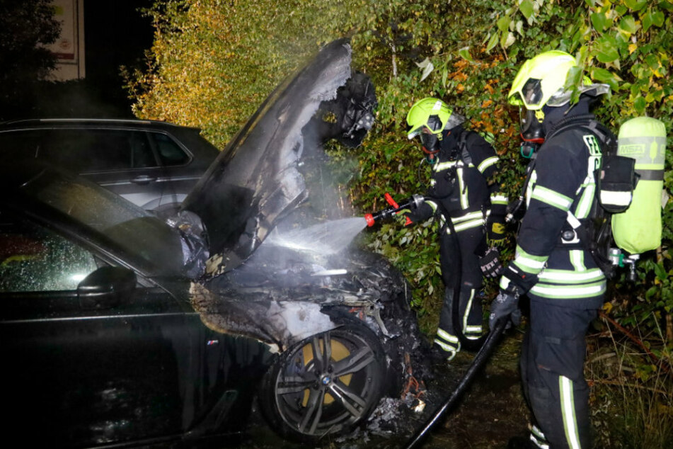 Durch den schnellen Löscheinsatz konnte ein Übergreifen des Feuers auf andere Fahrzeuge verhindert werden.