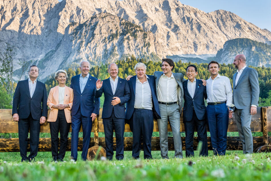 Die Anführer der größten demokratischen Industrienationen der Welt posieren vor der Bergkulisse in Oberbayern.